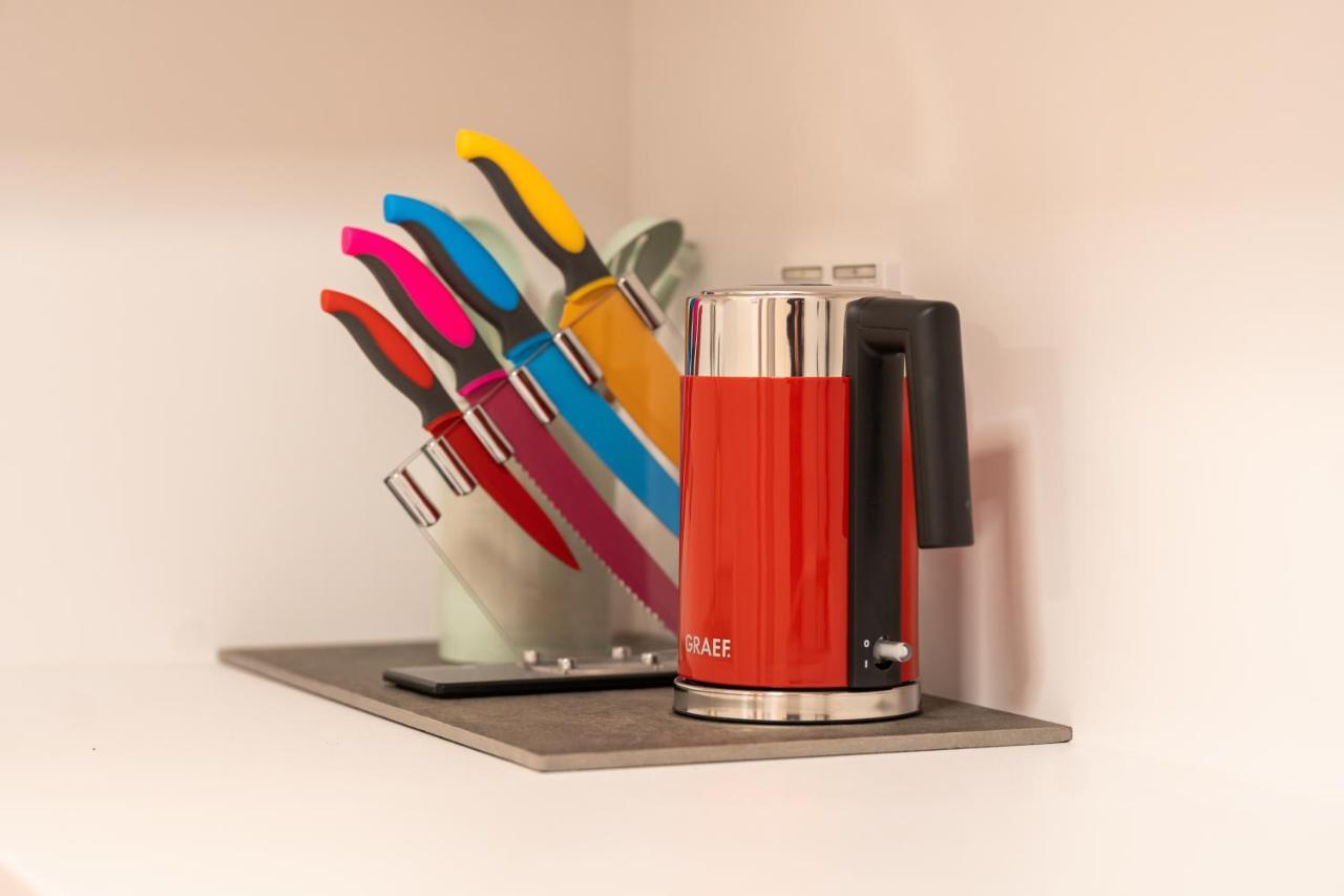 Hostel มานไฮม์ ภายนอก รูปภาพ Dualit kettle and knife block