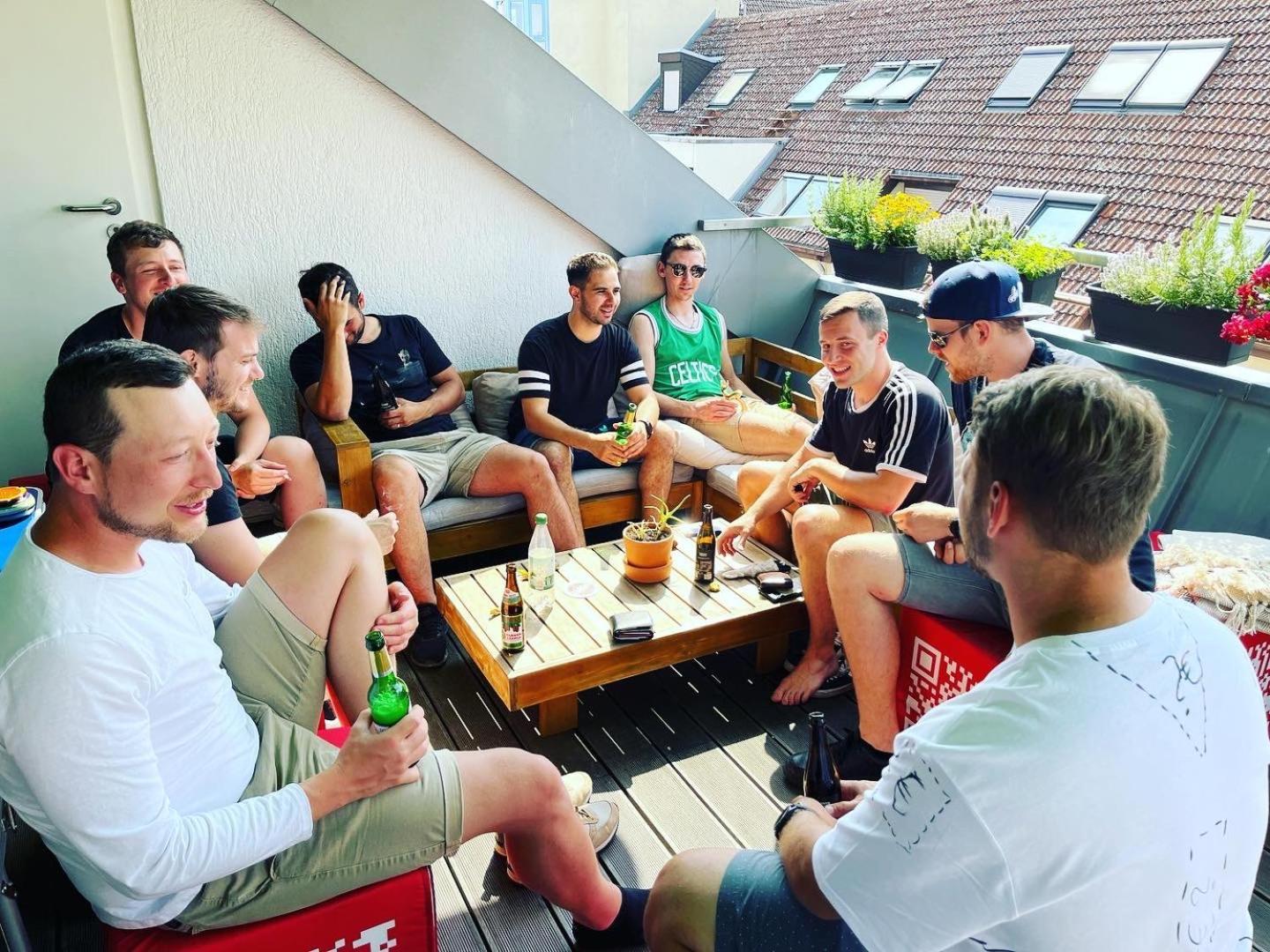 Hostel มานไฮม์ ภายนอก รูปภาพ The team of the German national team at the 2018 Tour de France