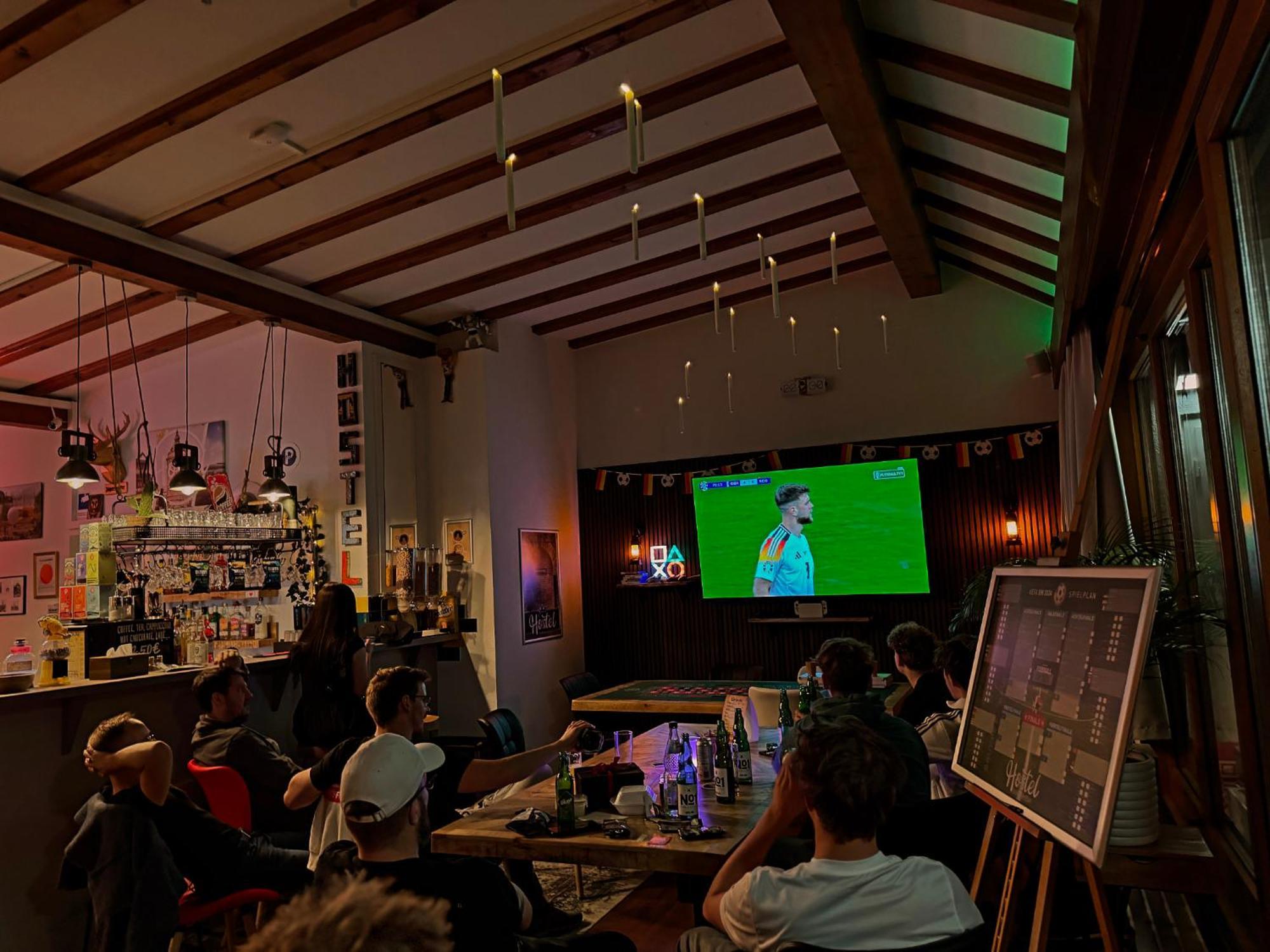 Hostel มานไฮม์ ภายนอก รูปภาพ A bar in the city